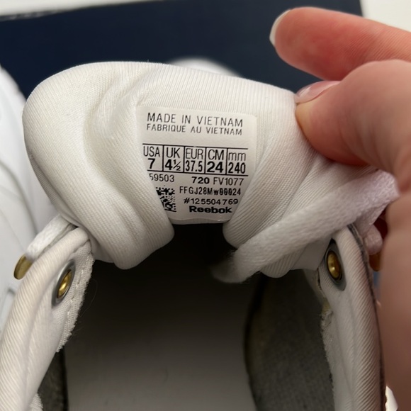 Reebok Sneakers 👟 - Picture 3 of 3